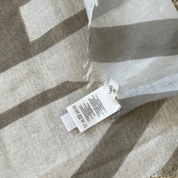 Large LOLE sheer scarf 50 x50 - Picture 3 of 4